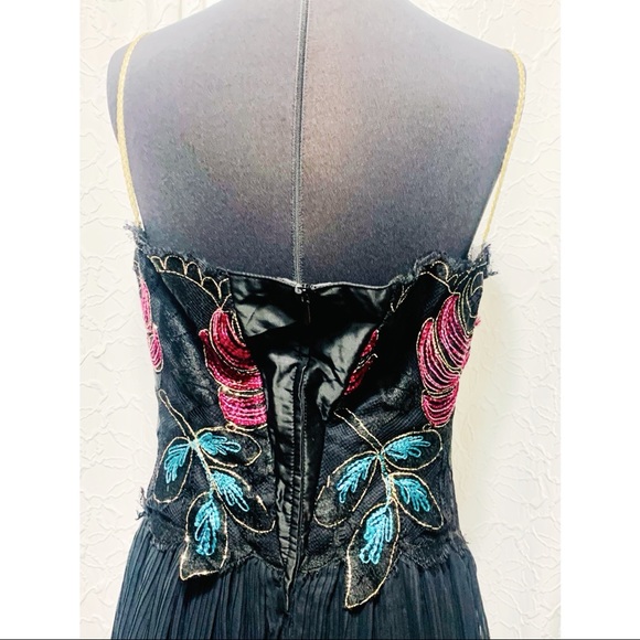 Vintage Ball Gown - Picture 5 of 14